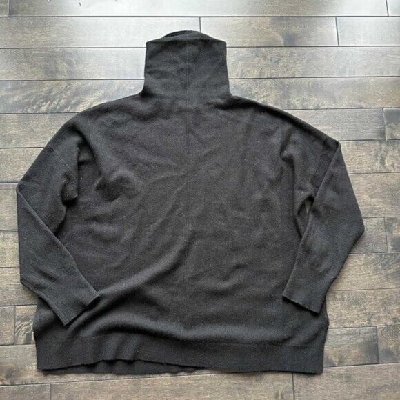 Club Monaco Oversized Cashmere Sweater - Picture 2 of 2